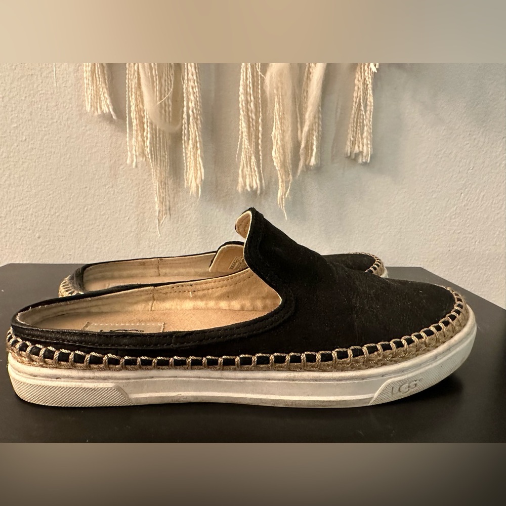 Ugg slides size 7.5